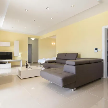 Luxurious In With Sauna Vodnjan