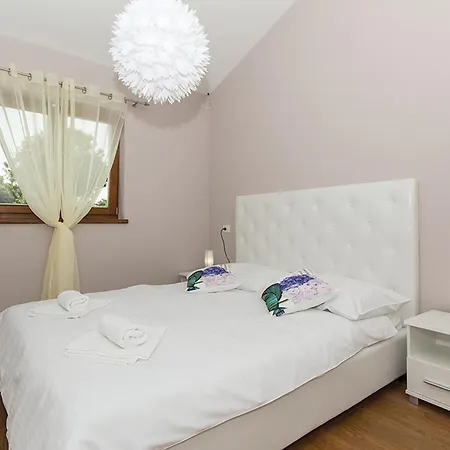 Holiday home Luxurious In With Sauna Vodnjan