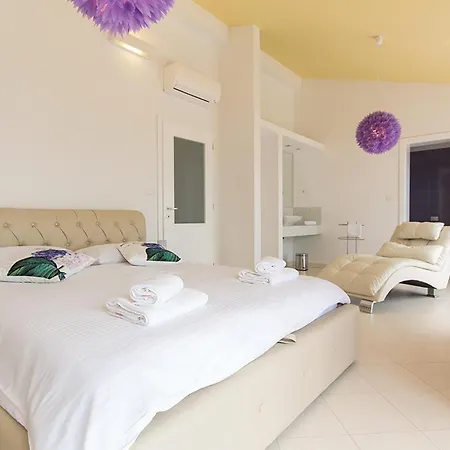 בית נופש Luxurious In With Sauna *