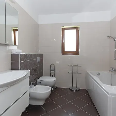 Сasa de vacaciones 4 Bedroom Cozy In *